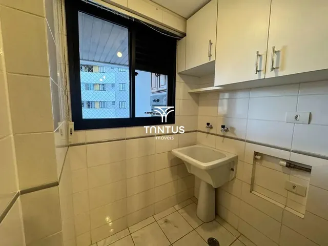Apartamento 2 quartos e 2 banheiros, para alugar, no bairro Rebouças em Curitiba