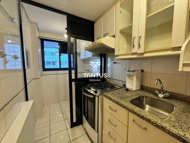 Apartamento 2 quartos e 2 banheiros, para alugar, no bairro Rebouças em Curitiba