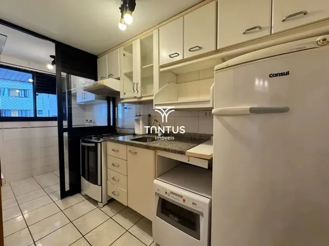 Apartamento 2 quartos e 2 banheiros, para alugar, no bairro Rebouças em Curitiba