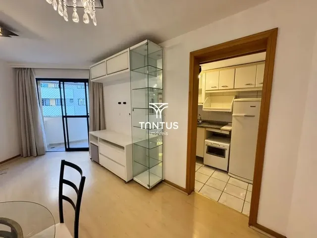 Apartamento 2 quartos e 2 banheiros, para alugar, no bairro Rebouças em Curitiba