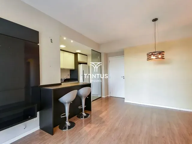 Apartamento 2 quartos e 2 banheiros, para alugar, no bairro Cristo Rei em Curitiba