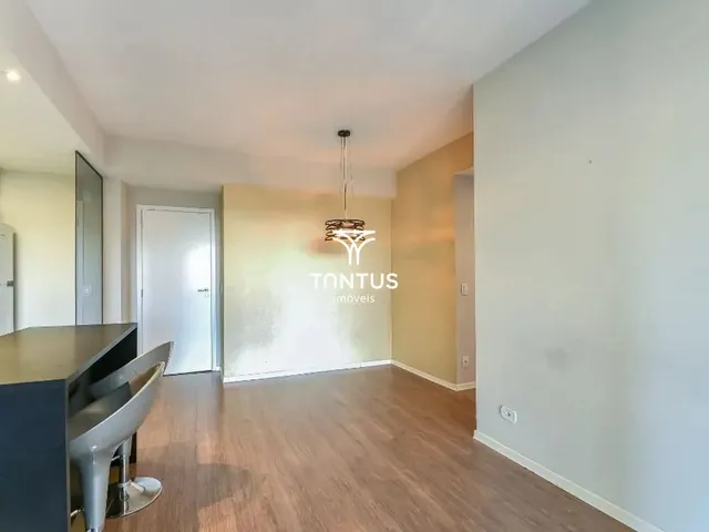 Apartamento 2 quartos e 2 banheiros, para alugar, no bairro Cristo Rei em Curitiba