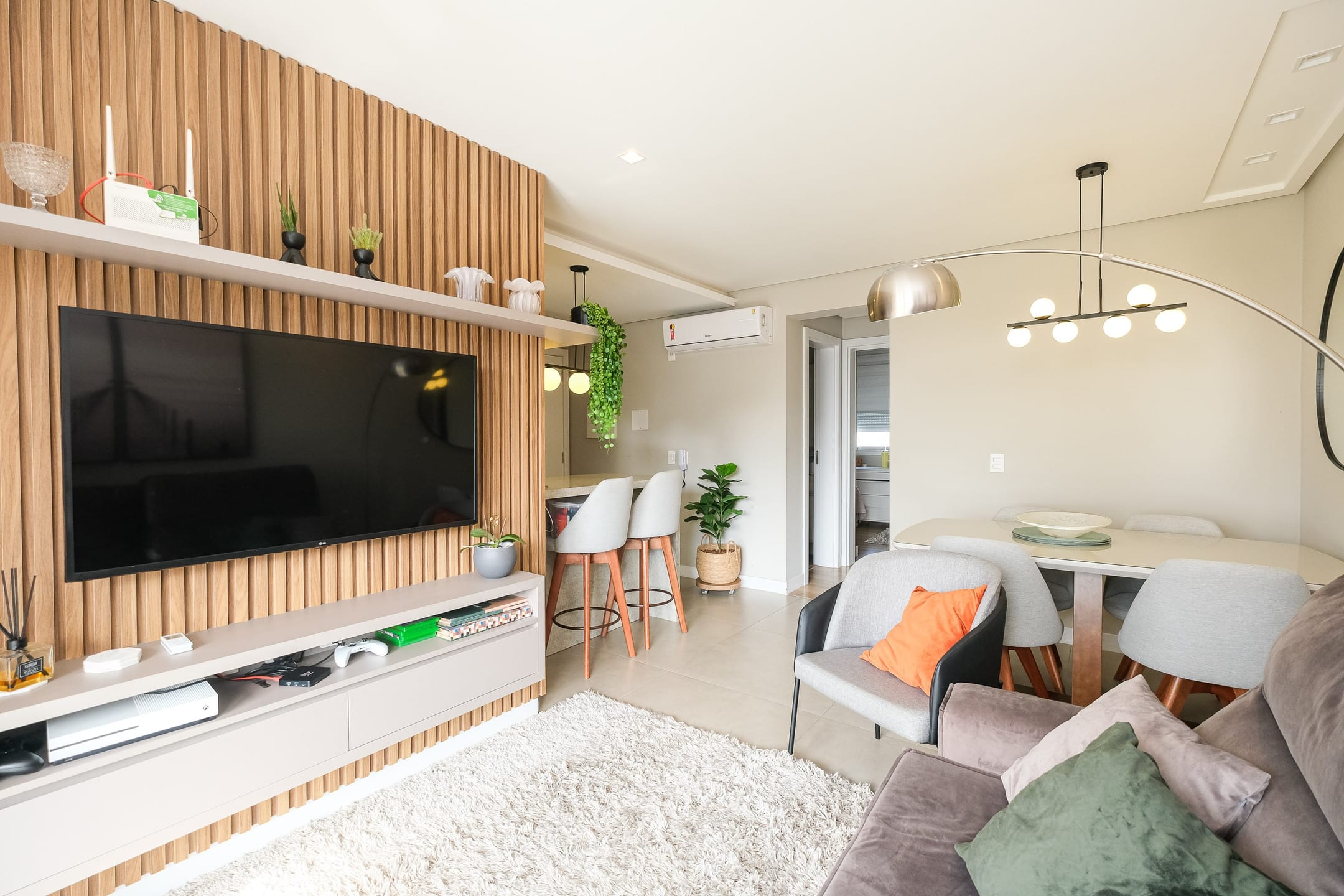 Apartamento à venda no Parque Una, Pelotas: 84 m², 3 quartos (1 suíte), 2 vagas, sacada com churrasqueira, lazer completo e portaria 24h.