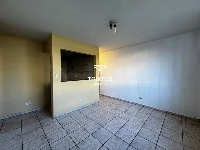 Apartamento 2 quartos e 1 banheiro, para alugar, no bairro Cajuru em Curitiba
