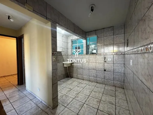 Apartamento 2 quartos e 1 banheiro, para alugar, no bairro Cajuru em Curitiba