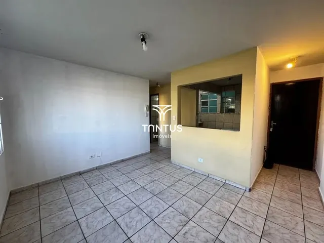 Apartamento 2 quartos e 1 banheiro, para alugar, no bairro Cajuru em Curitiba