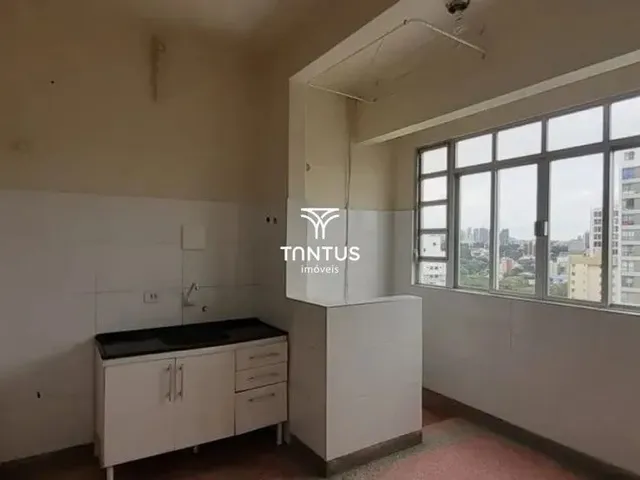 Apartamento 1 quarto e 1 banheiro, para alugar, no bairro Centro em Curitiba
