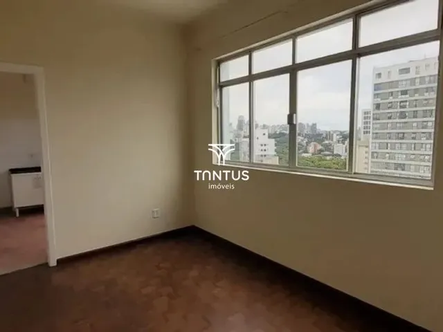 Apartamento 1 quarto e 1 banheiro, para alugar, no bairro Centro em Curitiba