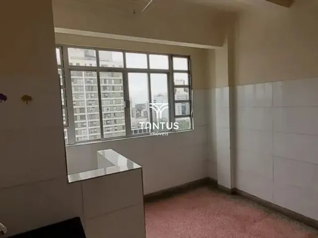 Apartamento 1 quarto e 1 banheiro, para alugar, no bairro Centro em Curitiba