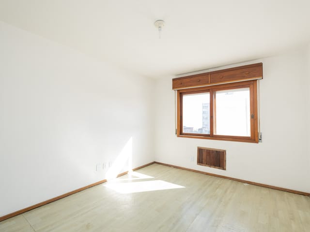 Apartamento 2 quartos e 1 banheiro, para alugar, no bairro Centro em Pelotas