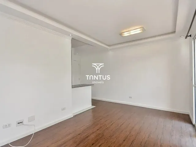 Apartamento 3 quartos e 2 banheiros, para alugar, no bairro Capão Raso em Curitiba