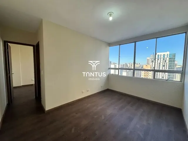 Apartamento 1 quarto e 1 banheiro, para alugar, no bairro Centro em Curitiba