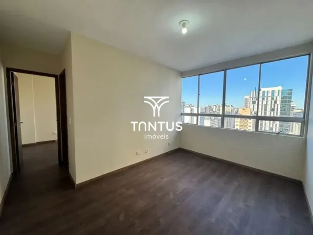 Apartamento 1 quarto e 1 banheiro, para alugar, no bairro Centro em Curitiba