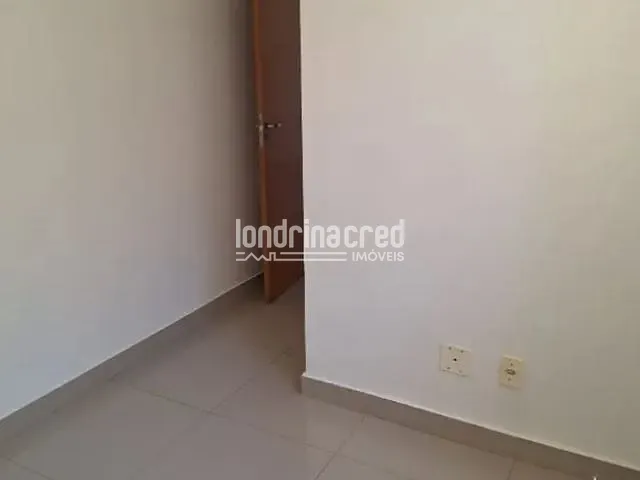 Apartamento 2 quartos e 1 banheiro, à venda, no bairro Conjunto Habitacional Doutor Farid Libos em Londrina