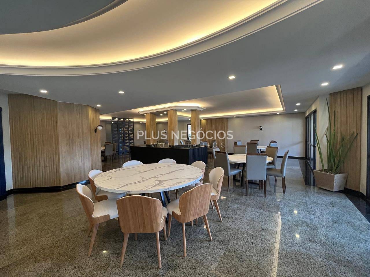 Apartamento à venda com 3 quartos, 316m² - Foto 2