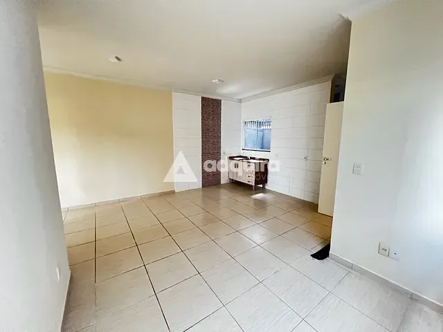 Apartamento 2 quartos e 1 banheiro, para alugar, no bairro Uvaranas em Ponta Grossa