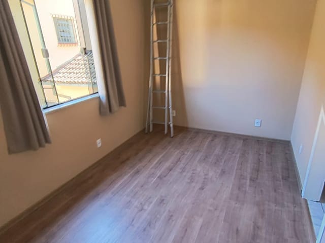 Apartamento 2 quartos e 1 banheiro, para alugar, no bairro Centro em Petrópolis