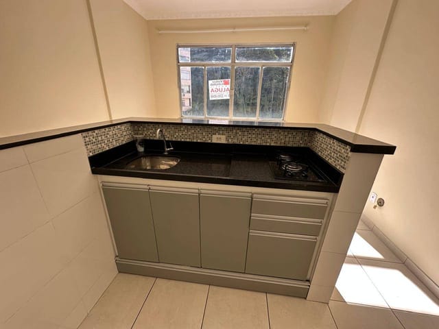 Apartamento 1 quarto e 1 banheiro, para alugar, no bairro Centro em Petrópolis