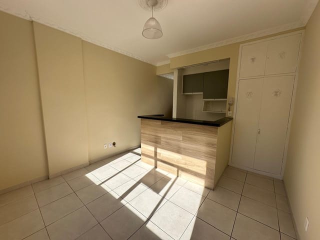 Apartamento 1 quarto e 1 banheiro, para alugar, no bairro Centro em Petrópolis