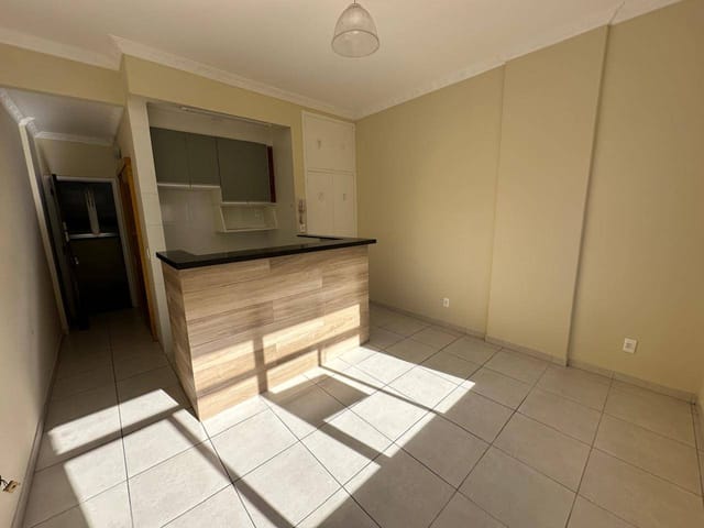 Apartamento 1 quarto e 1 banheiro, para alugar, no bairro Centro em Petrópolis
