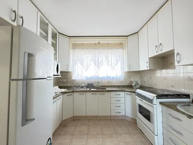 Apartamento com 150m² 3 quartos e 2 banheiros, à venda ou para alugar, no bairro Centro em Ponta Grossa