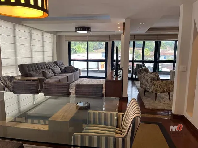 Apartamento 4 quartos e 5 banheiros, à venda, no bairro Centro em Petrópolis