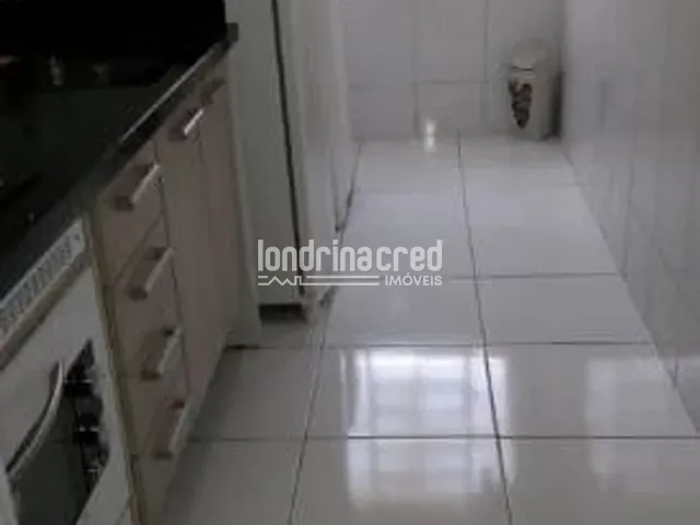 Apartamento 2 quartos e 1 banheiro, à venda, no bairro Jardim Strass em Londrina