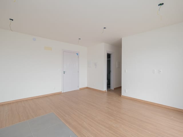 Apartamento 2 quartos e 1 banheiro, à venda ou para alugar, no bairro Areal em Pelotas