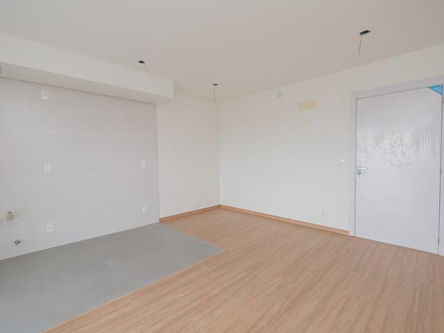 Apartamento 2 quartos e 1 banheiro, à venda ou para alugar, no bairro Areal em Pelotas