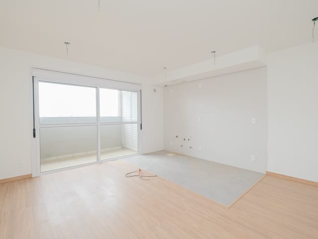 Apartamento 2 quartos e 1 banheiro, à venda ou para alugar, no bairro Areal em Pelotas