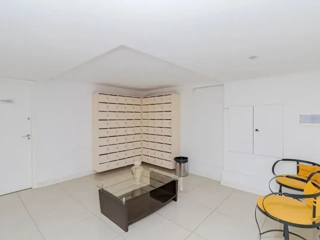 Apartamento 3 quartos e 2 banheiros, para alugar, no bairro Água Verde em Curitiba