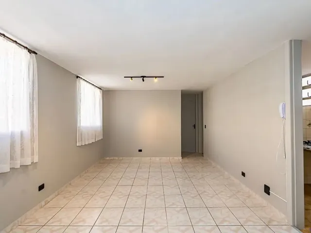 Apartamento 2 quartos e 1 banheiro, para alugar, no bairro Portão em Curitiba