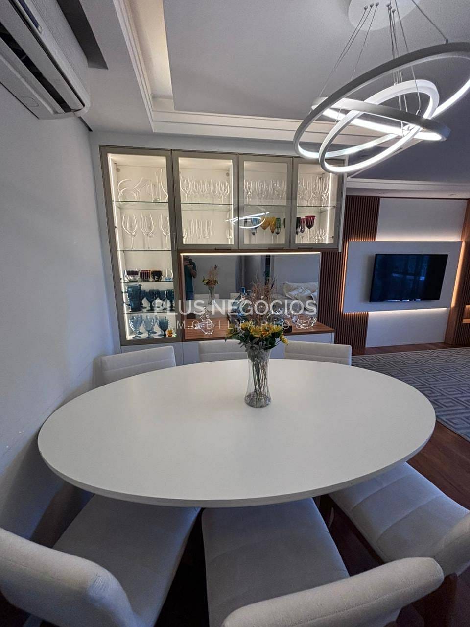 Apartamento à venda com 3 quartos, 135m² - Foto 3