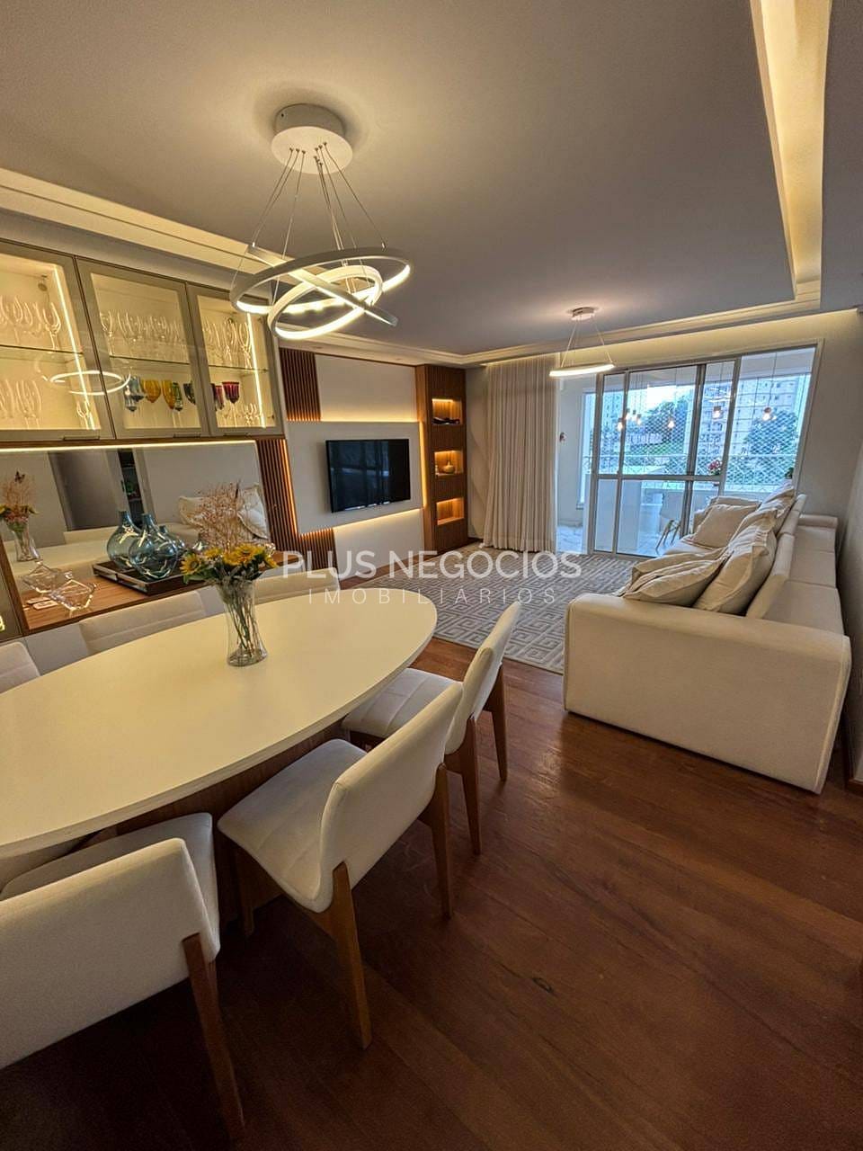 Apartamento à venda com 3 quartos, 135m² - Foto 2