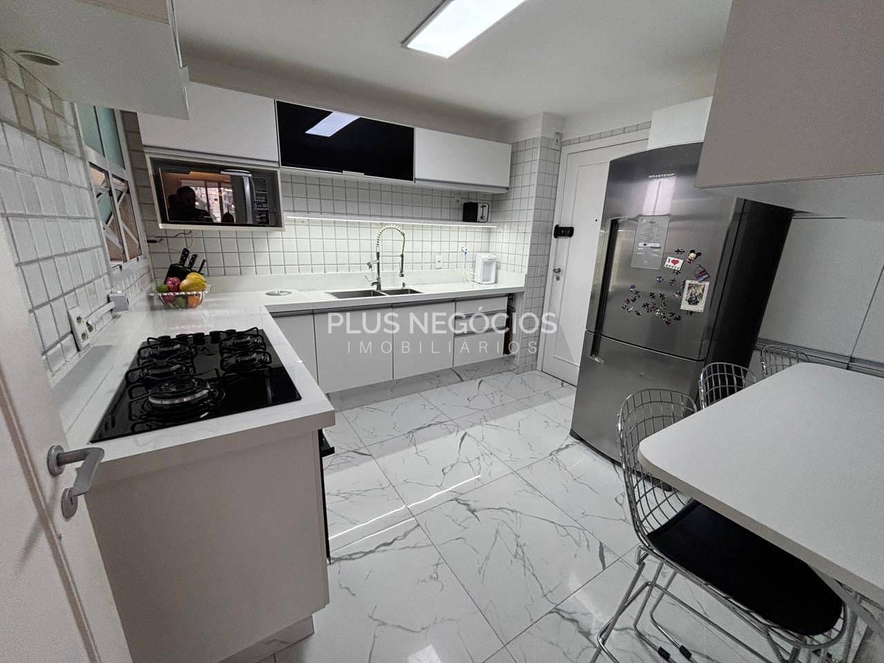 Apartamento à venda com 3 quartos, 135m² - Foto 8