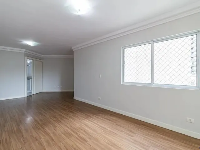 Apartamento 3 quartos e 2 banheiros, para alugar, no bairro Água Verde em Curitiba