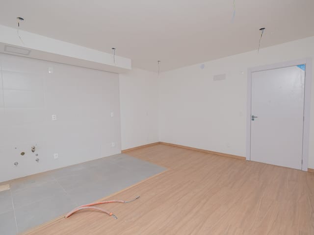 Apartamento 2 quartos e 1 banheiro, à venda ou para alugar, no bairro Areal em Pelotas