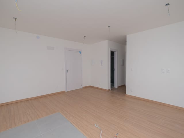 Apartamento 2 quartos e 1 banheiro, à venda ou para alugar, no bairro Areal em Pelotas