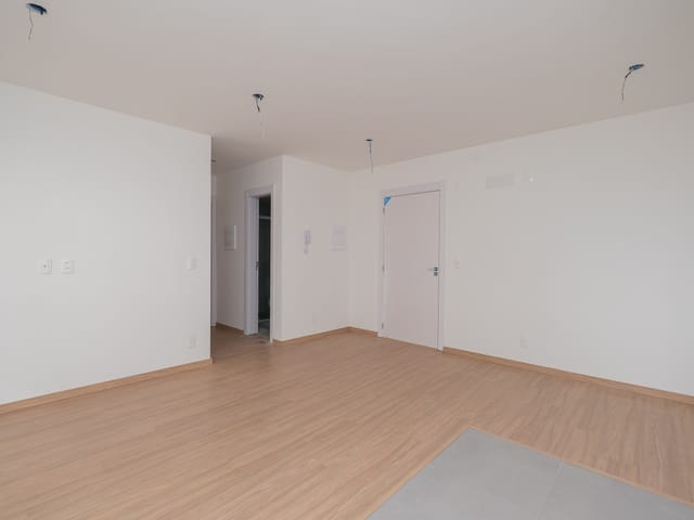 Apartamento 2 quartos e 1 banheiro, à venda ou para alugar, no bairro Areal em Pelotas