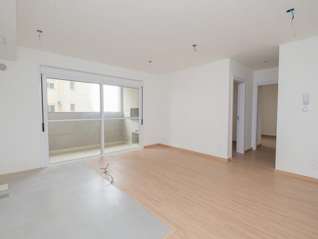 Apartamento 2 quartos e 1 banheiro, à venda ou para alugar, no bairro Areal em Pelotas