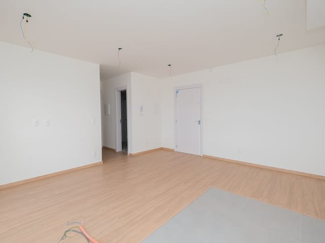 Apartamento 2 quartos e 1 banheiro, à venda ou para alugar, no bairro Areal em Pelotas