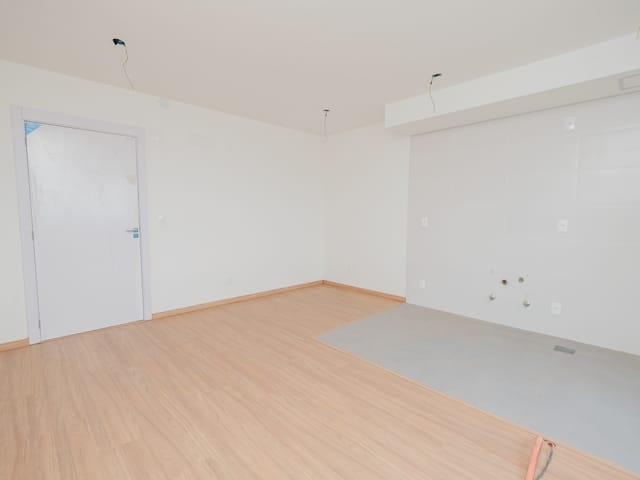 Apartamento 2 quartos e 1 banheiro, à venda ou para alugar, no bairro Areal em Pelotas