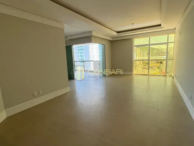 Apartamento com 222m² 4 quartos e 4 banheiros, à venda, no bairro Meia Praia em Itapema