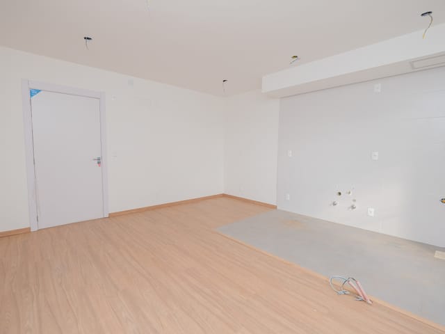 Apartamento 2 quartos e 1 banheiro, à venda ou para alugar, no bairro Areal em Pelotas