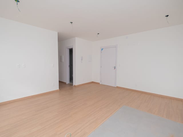 Apartamento 2 quartos e 1 banheiro, à venda ou para alugar, no bairro Areal em Pelotas