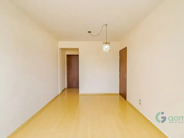 Apartamento 3 quartos e 2 banheiros, para alugar, no bairro Água Verde em Curitiba