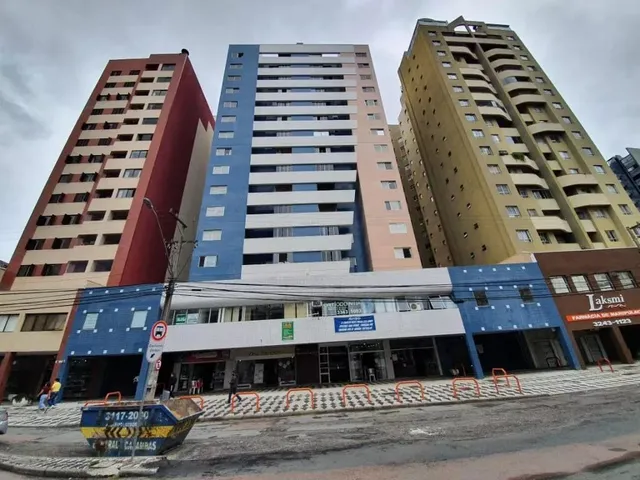 Apartamento 3 quartos e 2 banheiros, para alugar, no bairro Água Verde em Curitiba