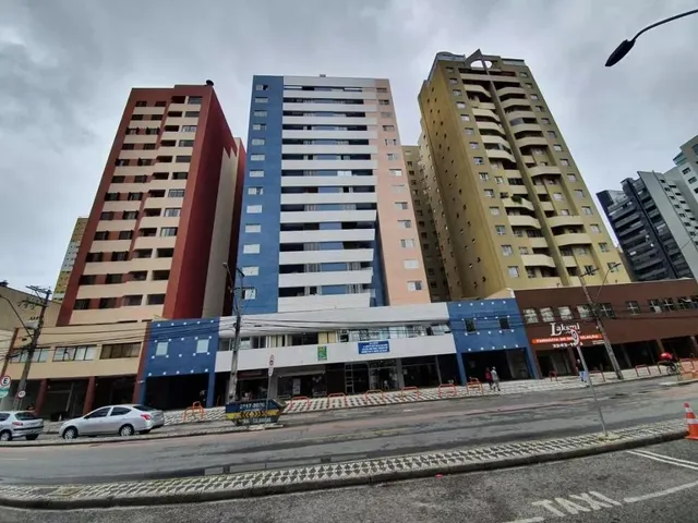 Apartamento 3 quartos e 2 banheiros, para alugar, no bairro Água Verde em Curitiba