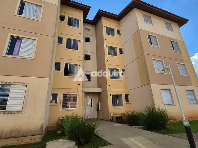 Apartamento com 70m² 3 quartos e 1 banheiro, à venda ou para alugar, no bairro Uvaranas em Ponta Grossa