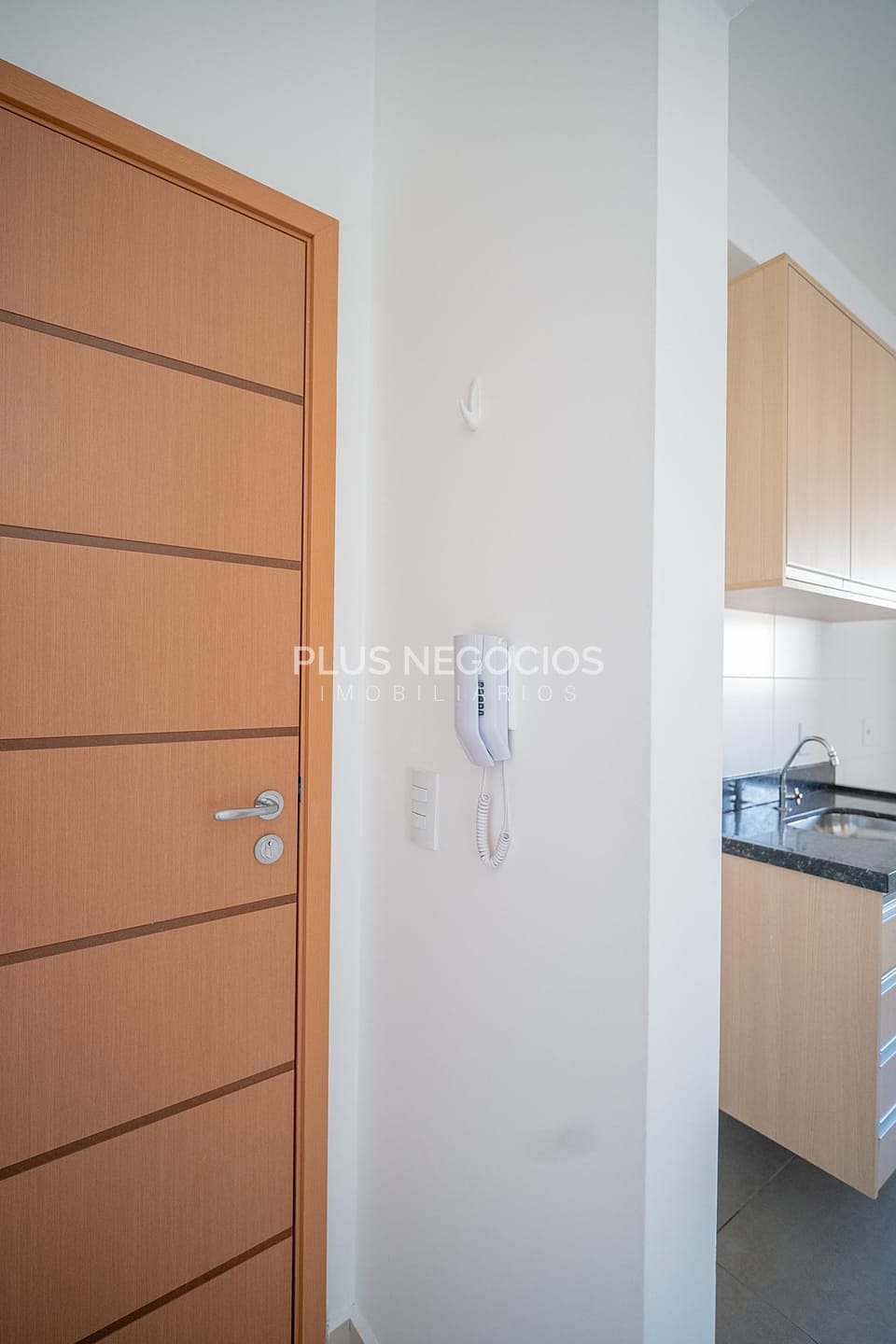 Apartamento à venda com 3 quartos, 80m² - Foto 2